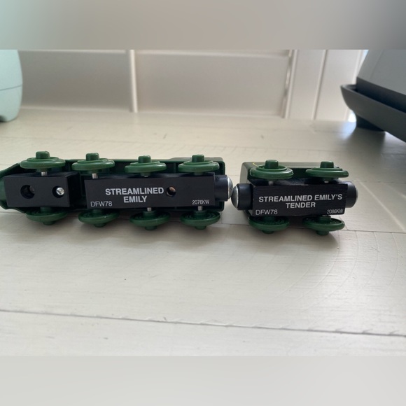 Thomas and Friends Fisher-Price Wooden Railway Streamlined Emily 2012 - Picture 5 of 5